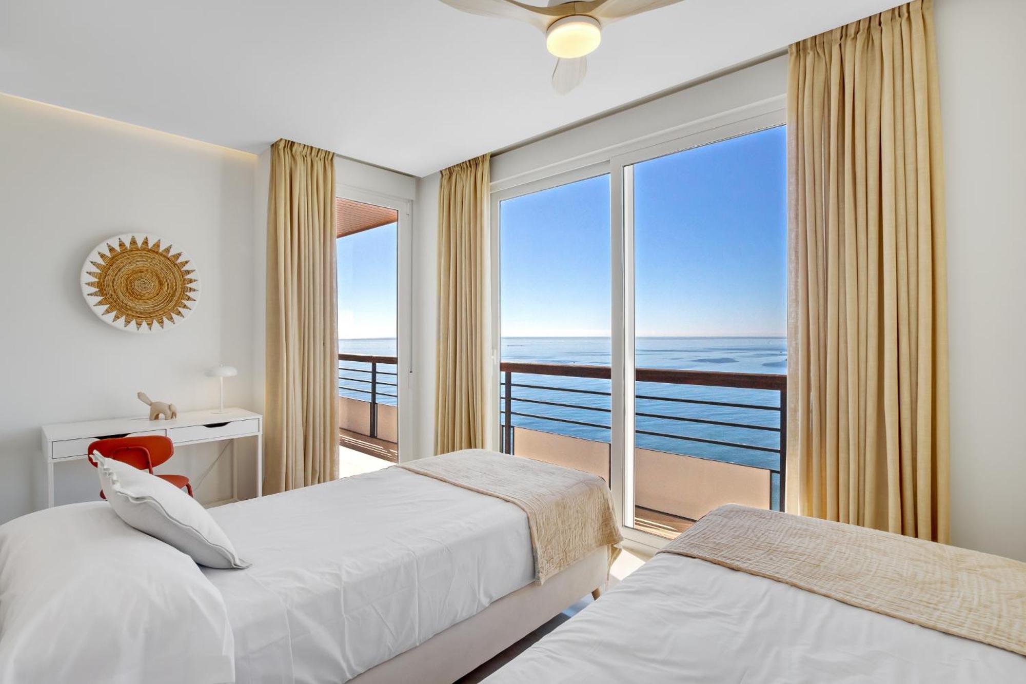 Santa Clara Modern & Exclusive Seafront Apartment 托雷莫利诺斯 外观 照片
