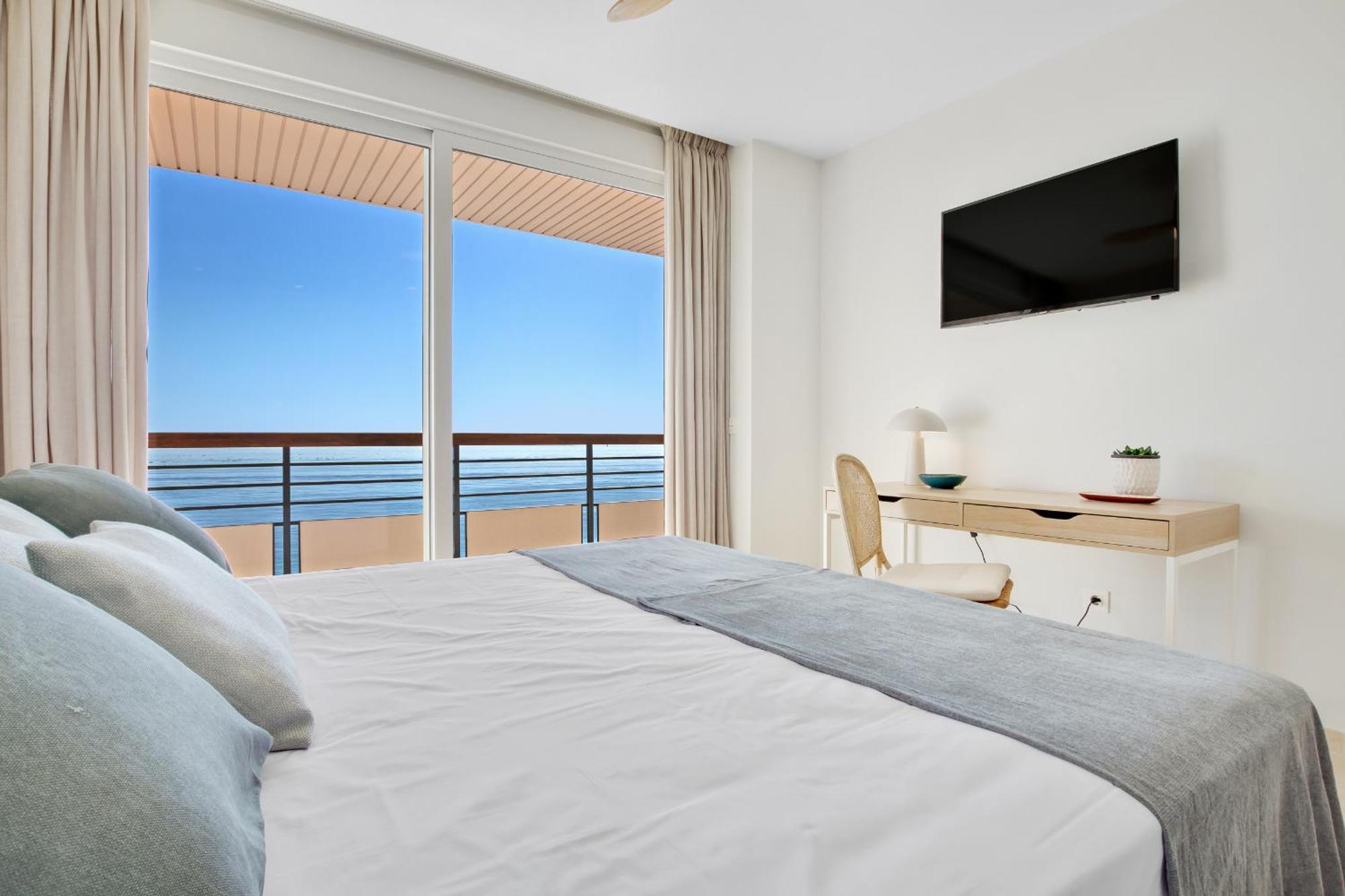 Santa Clara Modern & Exclusive Seafront Apartment 托雷莫利诺斯 外观 照片