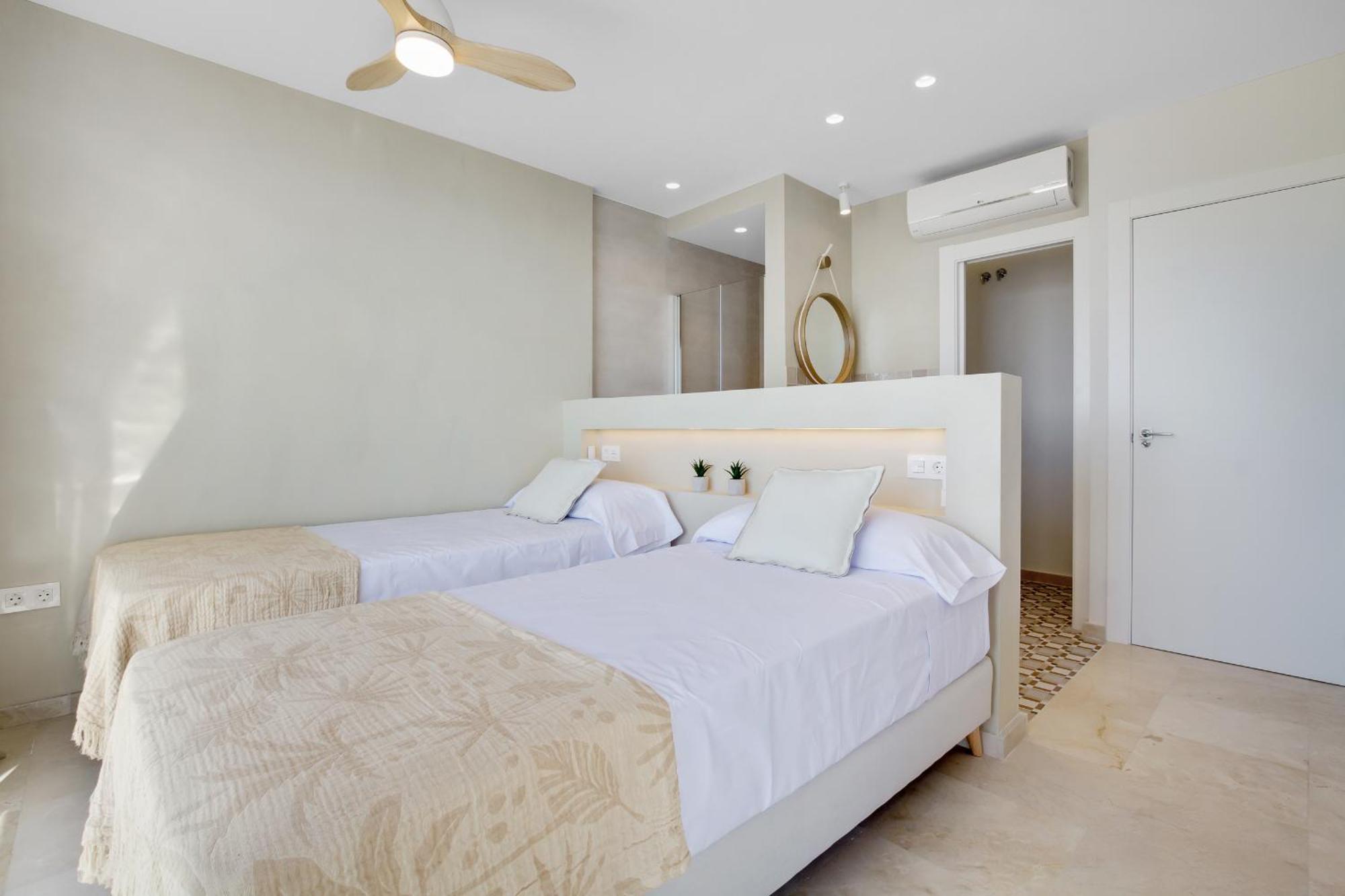 Santa Clara Modern & Exclusive Seafront Apartment 托雷莫利诺斯 外观 照片
