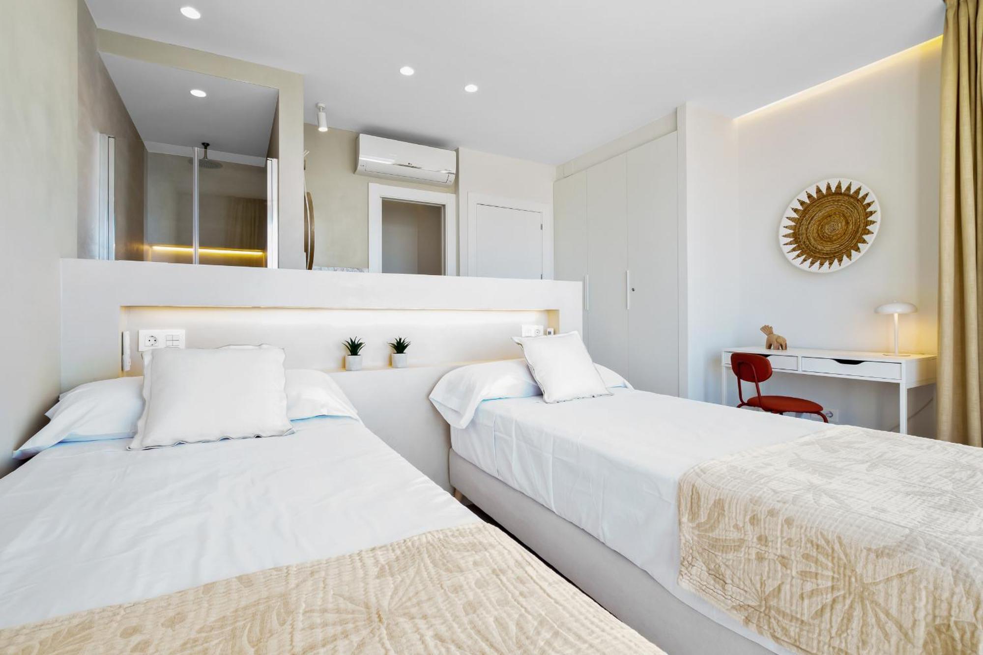 Santa Clara Modern & Exclusive Seafront Apartment 托雷莫利诺斯 外观 照片