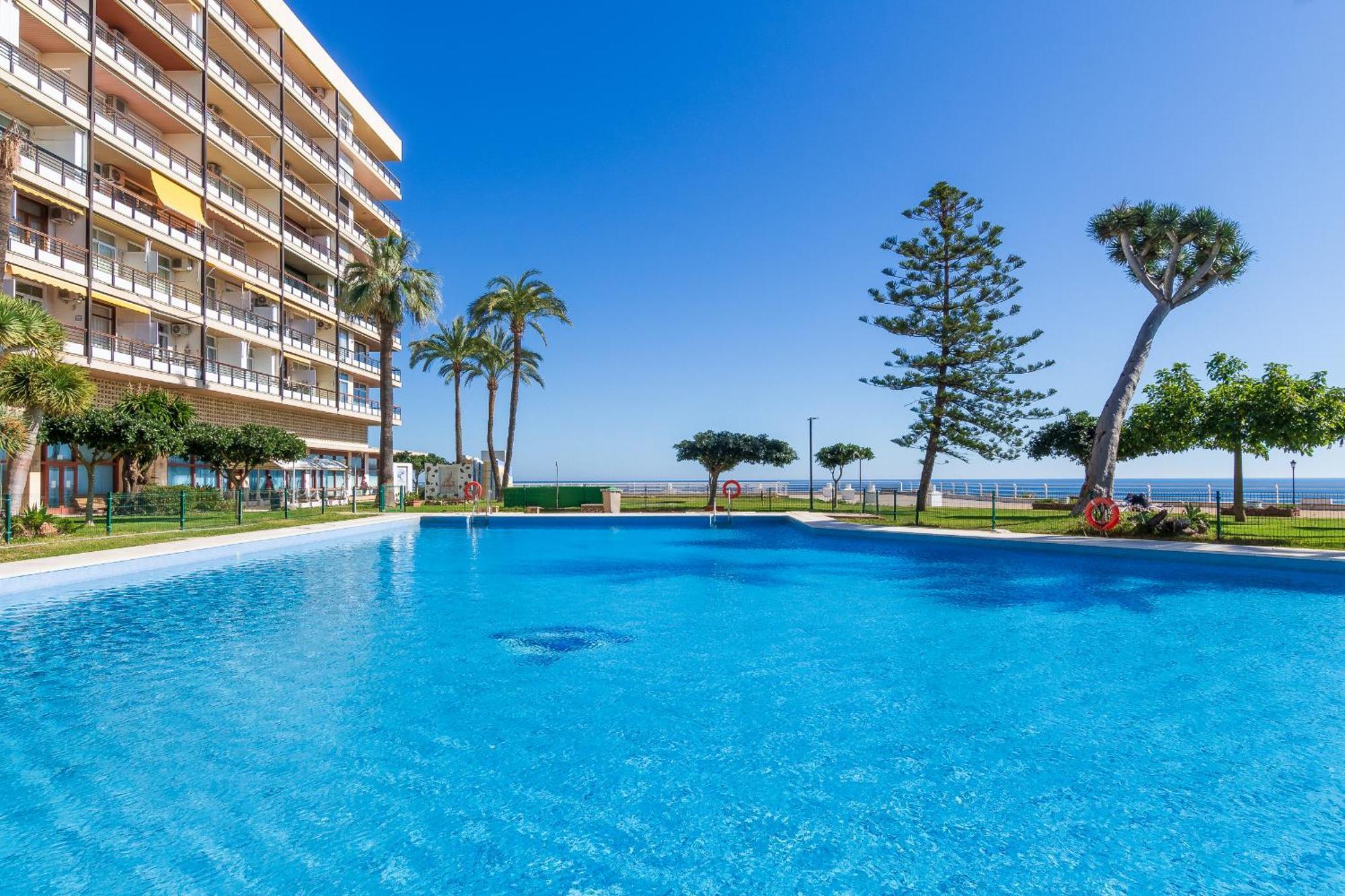 Santa Clara Modern & Exclusive Seafront Apartment 托雷莫利诺斯 外观 照片