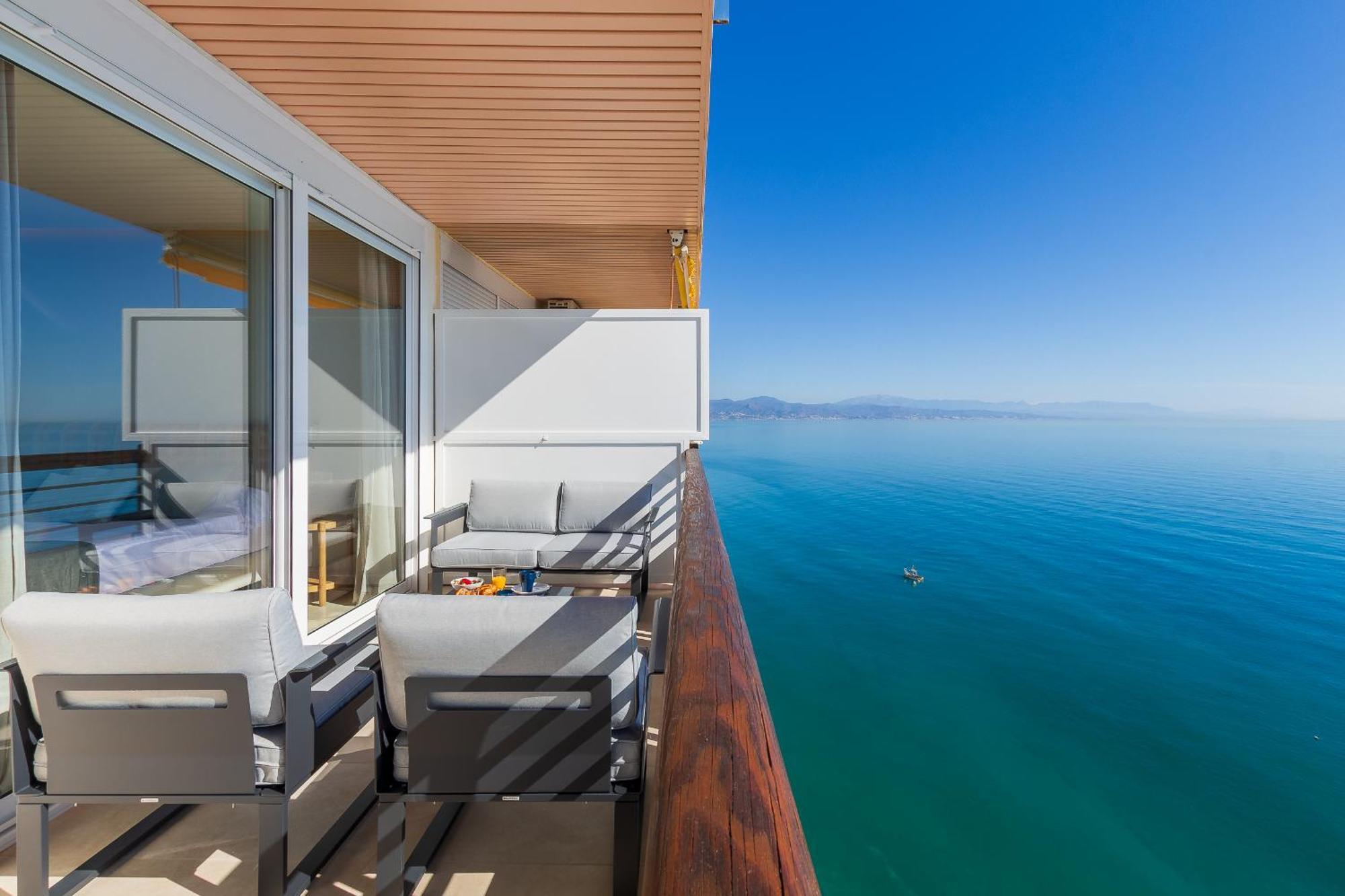 Santa Clara Modern & Exclusive Seafront Apartment 托雷莫利诺斯 外观 照片