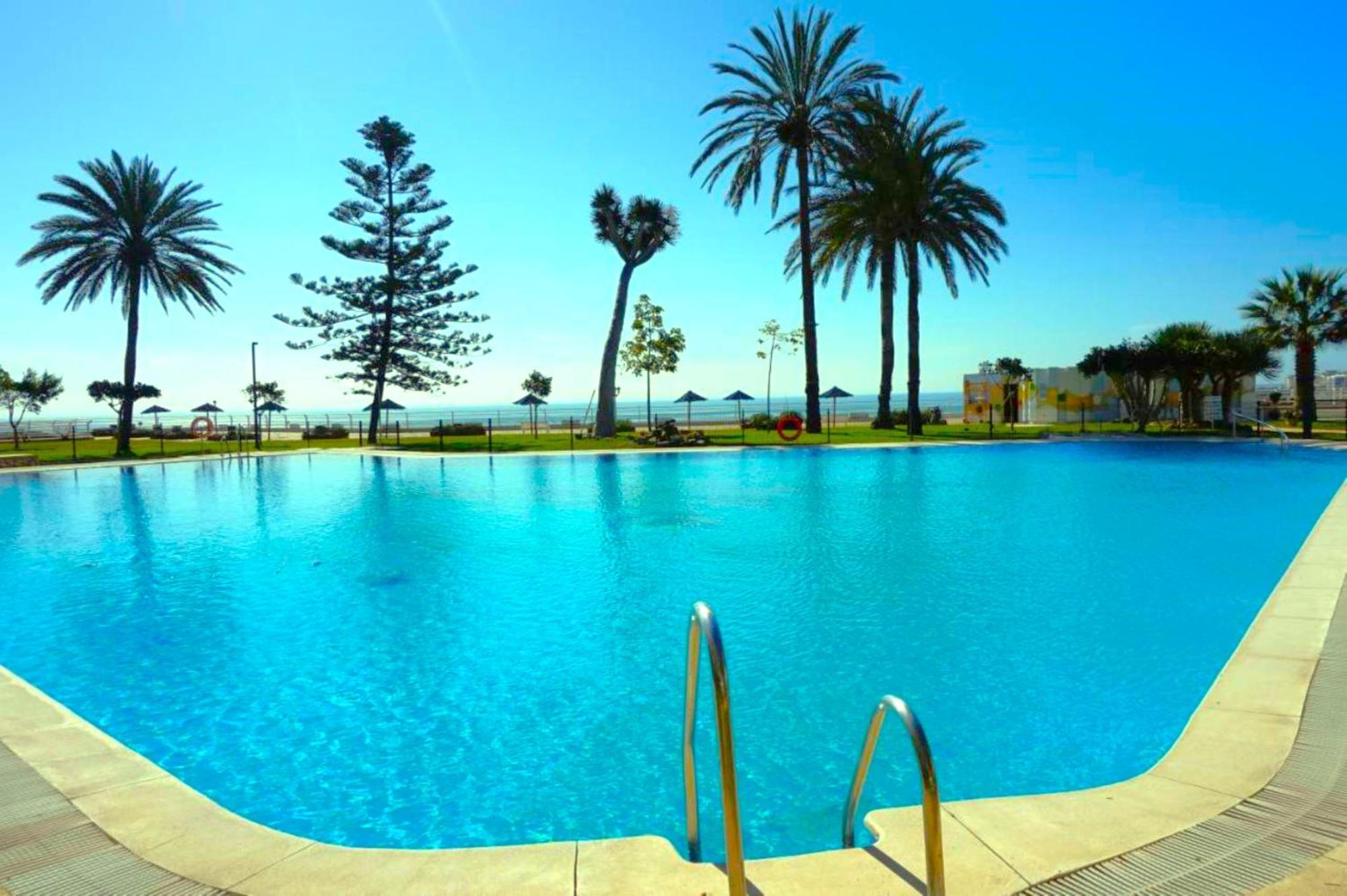 Santa Clara Modern & Exclusive Seafront Apartment 托雷莫利诺斯 外观 照片