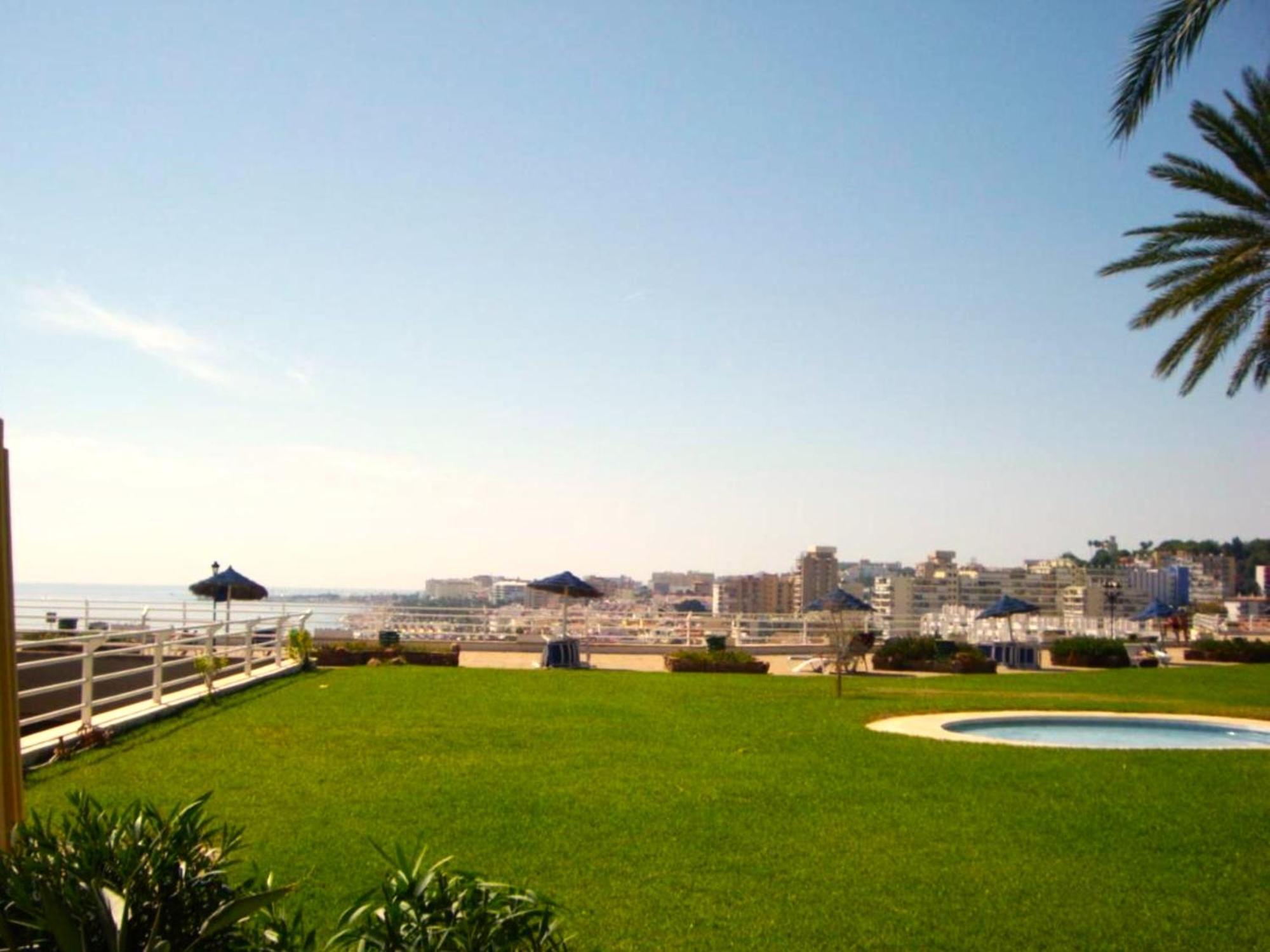 Santa Clara Modern & Exclusive Seafront Apartment 托雷莫利诺斯 外观 照片