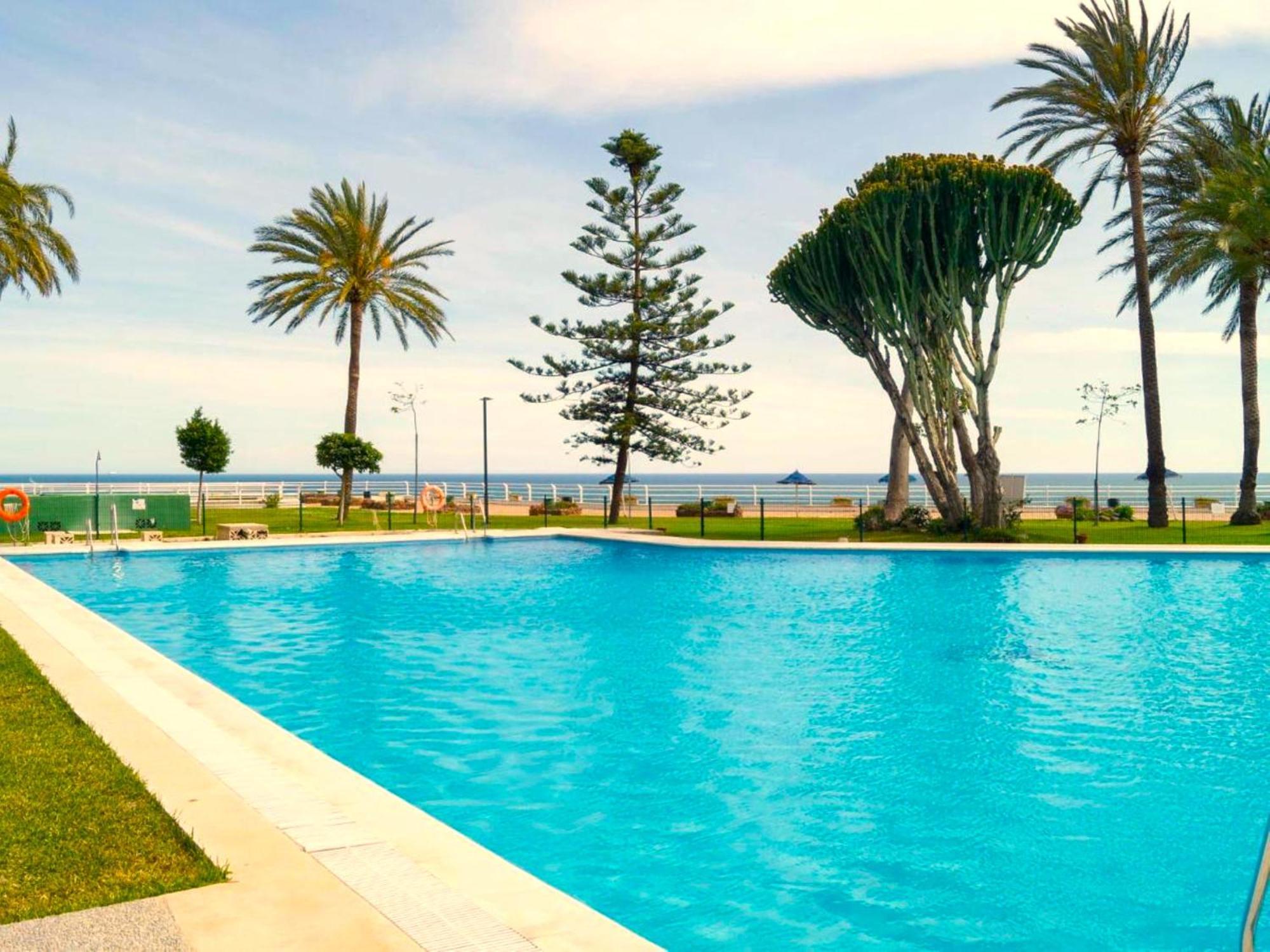Santa Clara Modern & Exclusive Seafront Apartment 托雷莫利诺斯 外观 照片