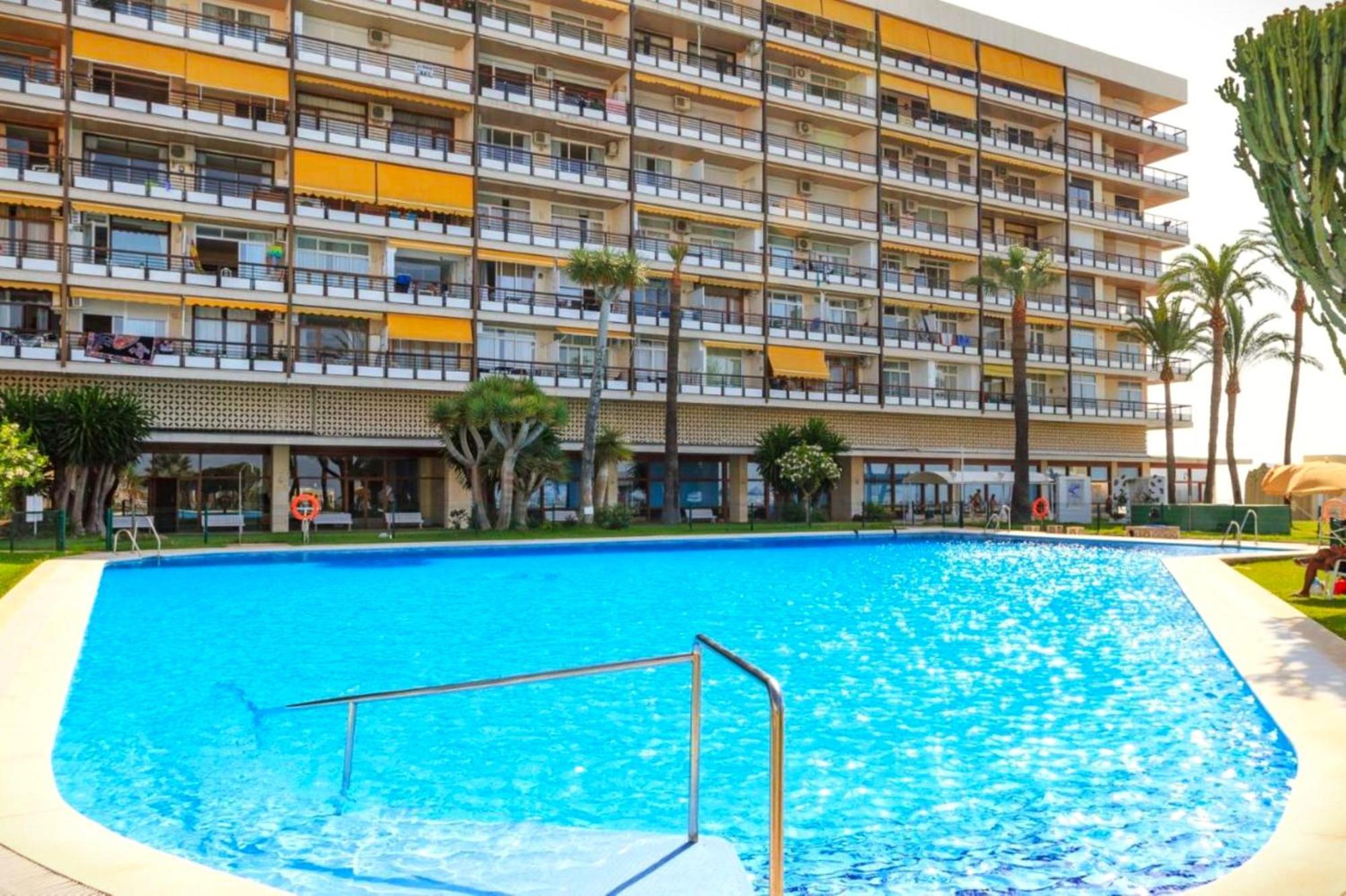 Santa Clara Modern & Exclusive Seafront Apartment 托雷莫利诺斯 外观 照片