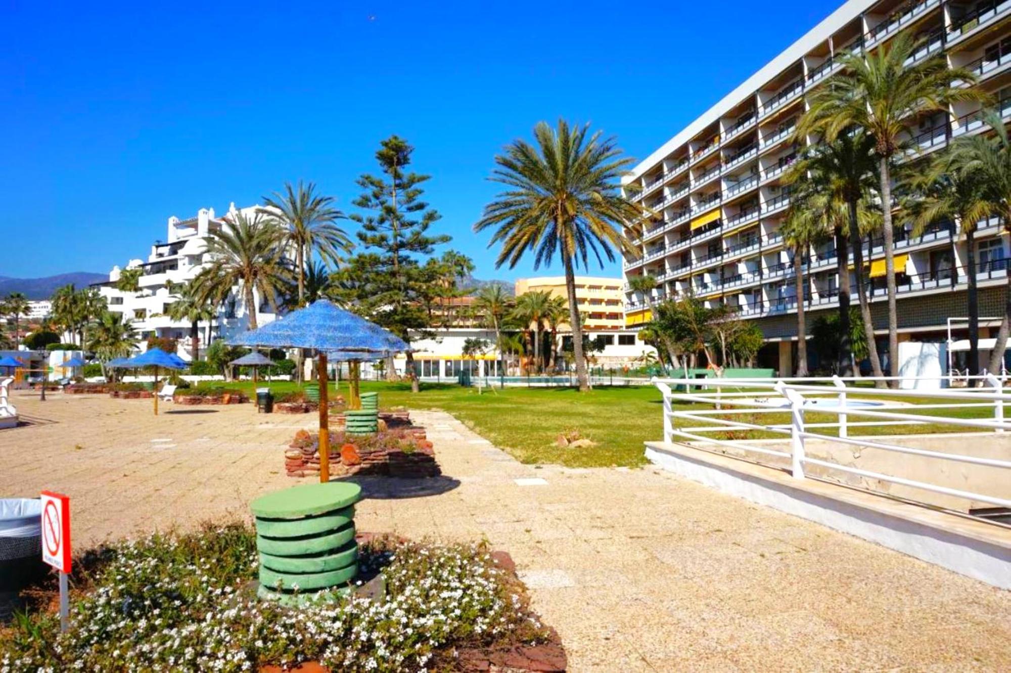 Santa Clara Modern & Exclusive Seafront Apartment 托雷莫利诺斯 外观 照片